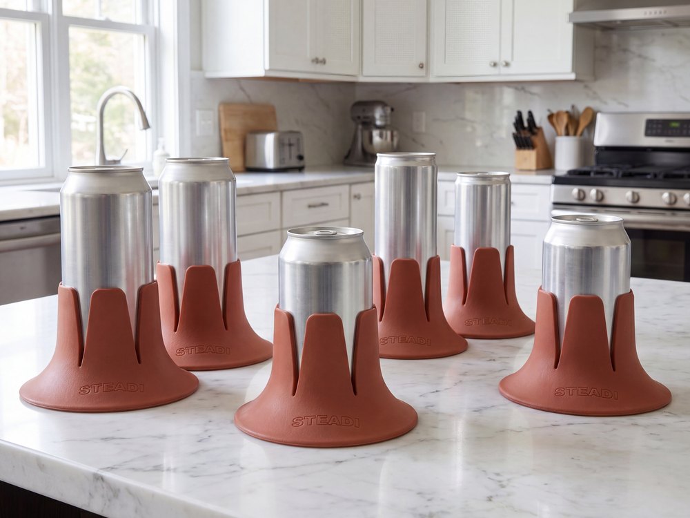 Several sizes of can standing in Steadis side by side, from a slim can to a tallboy.